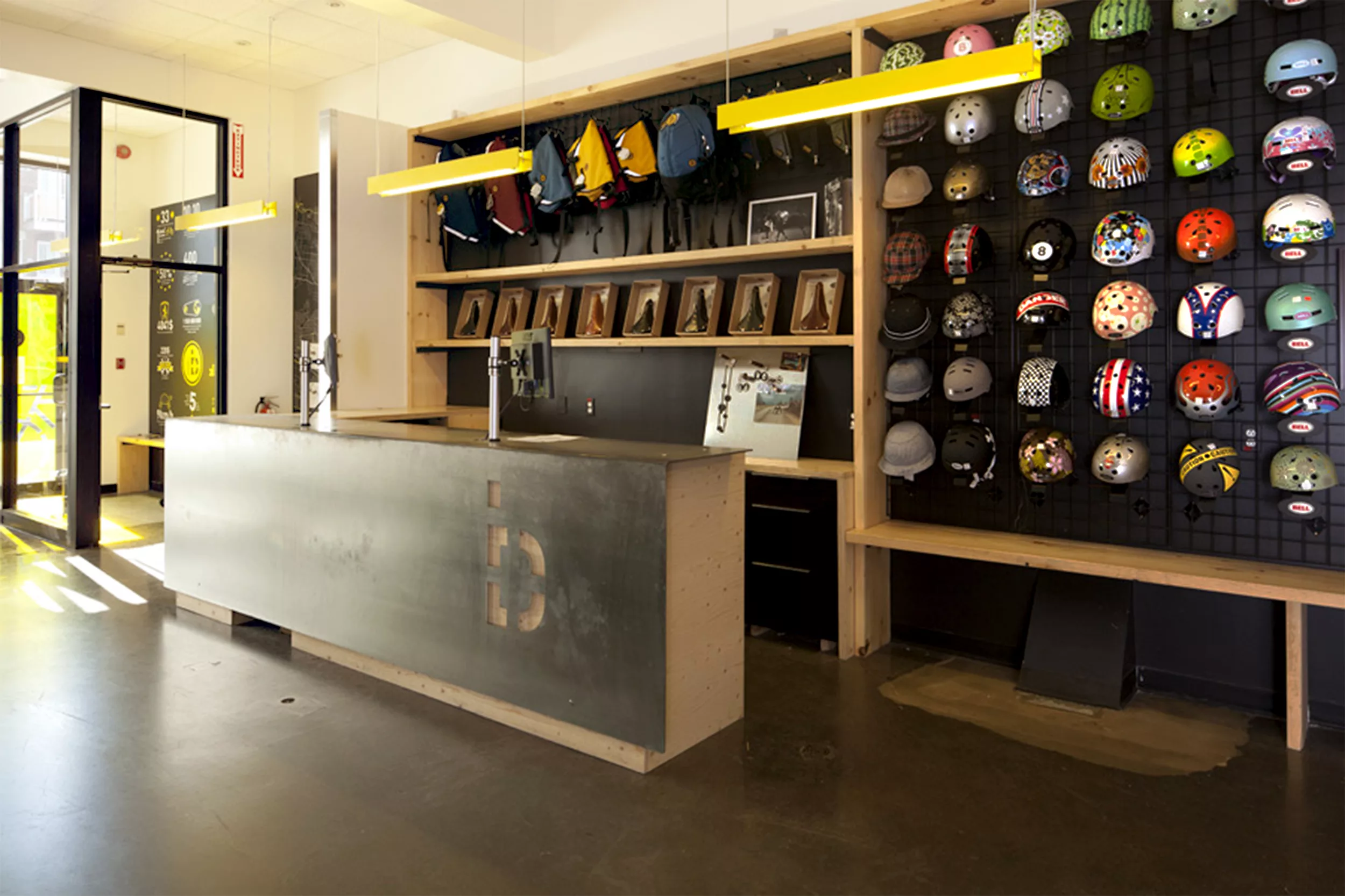 Comptoir du magasin de vélo Dumoulin, réaménagé par Taktik Design en 2009