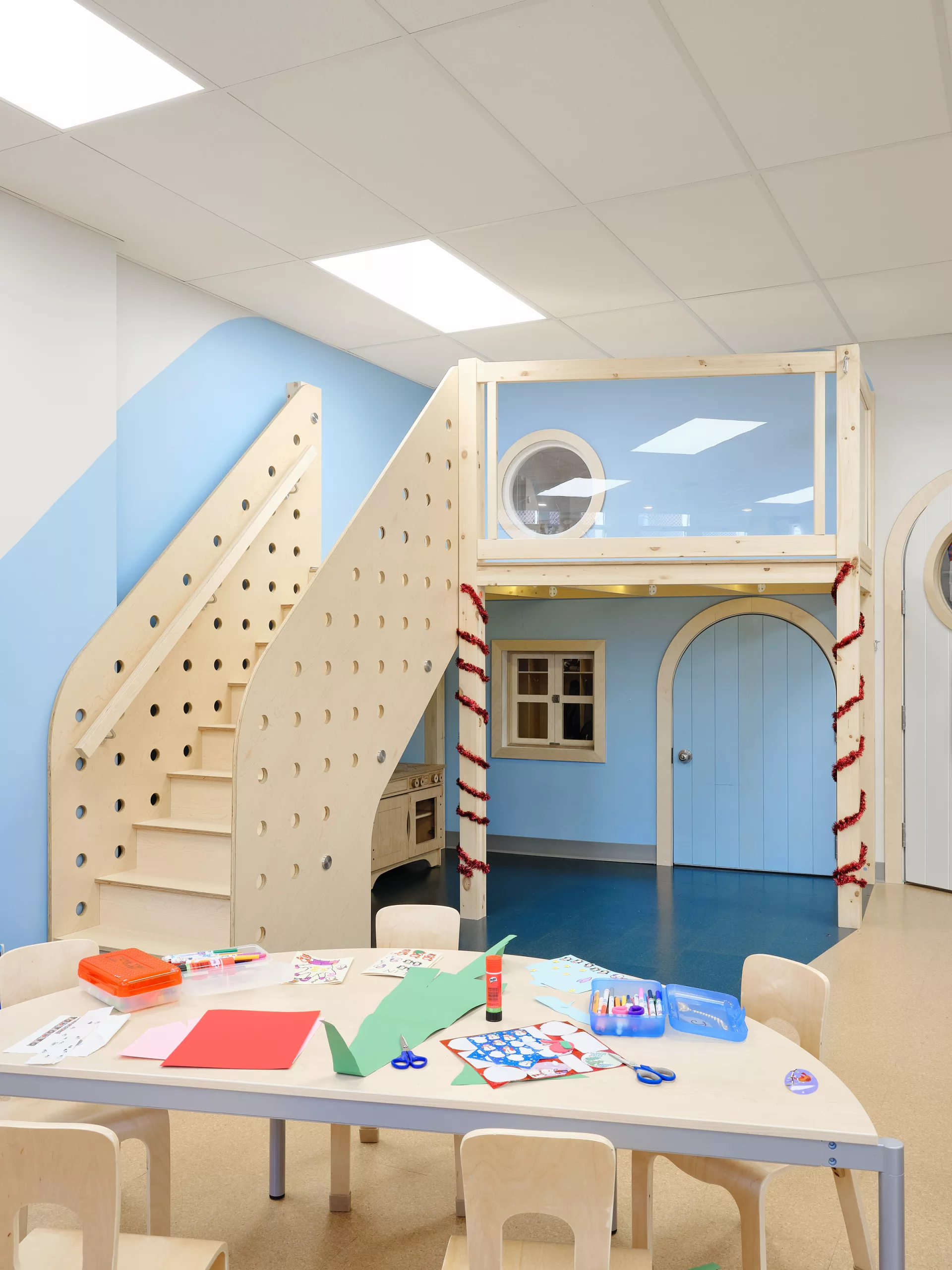 une vue d'une classe réaménagée par Taktik Design au Collège Sainte-Anne Buissonnière.
