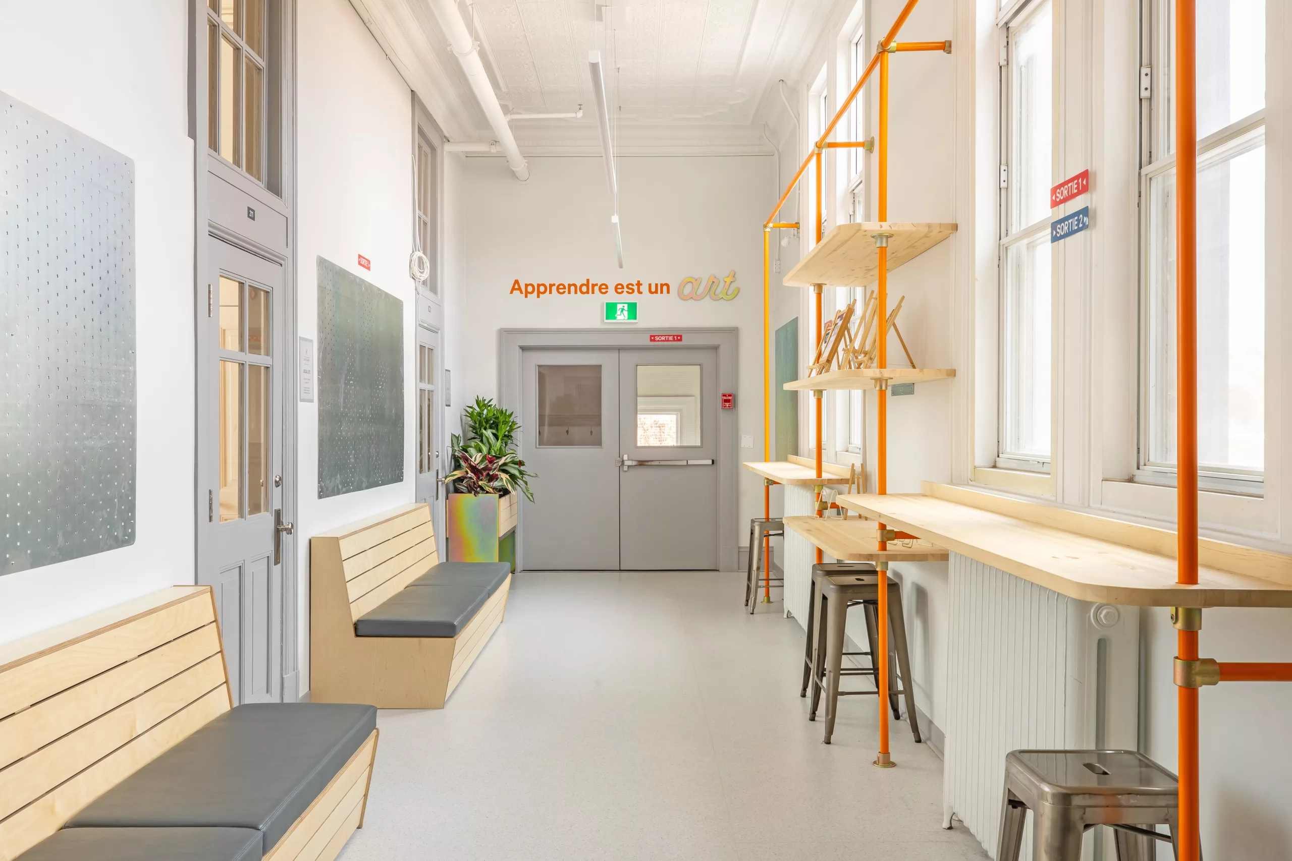 Vue du couloir du premier étage, réaménagé par taktik Design.