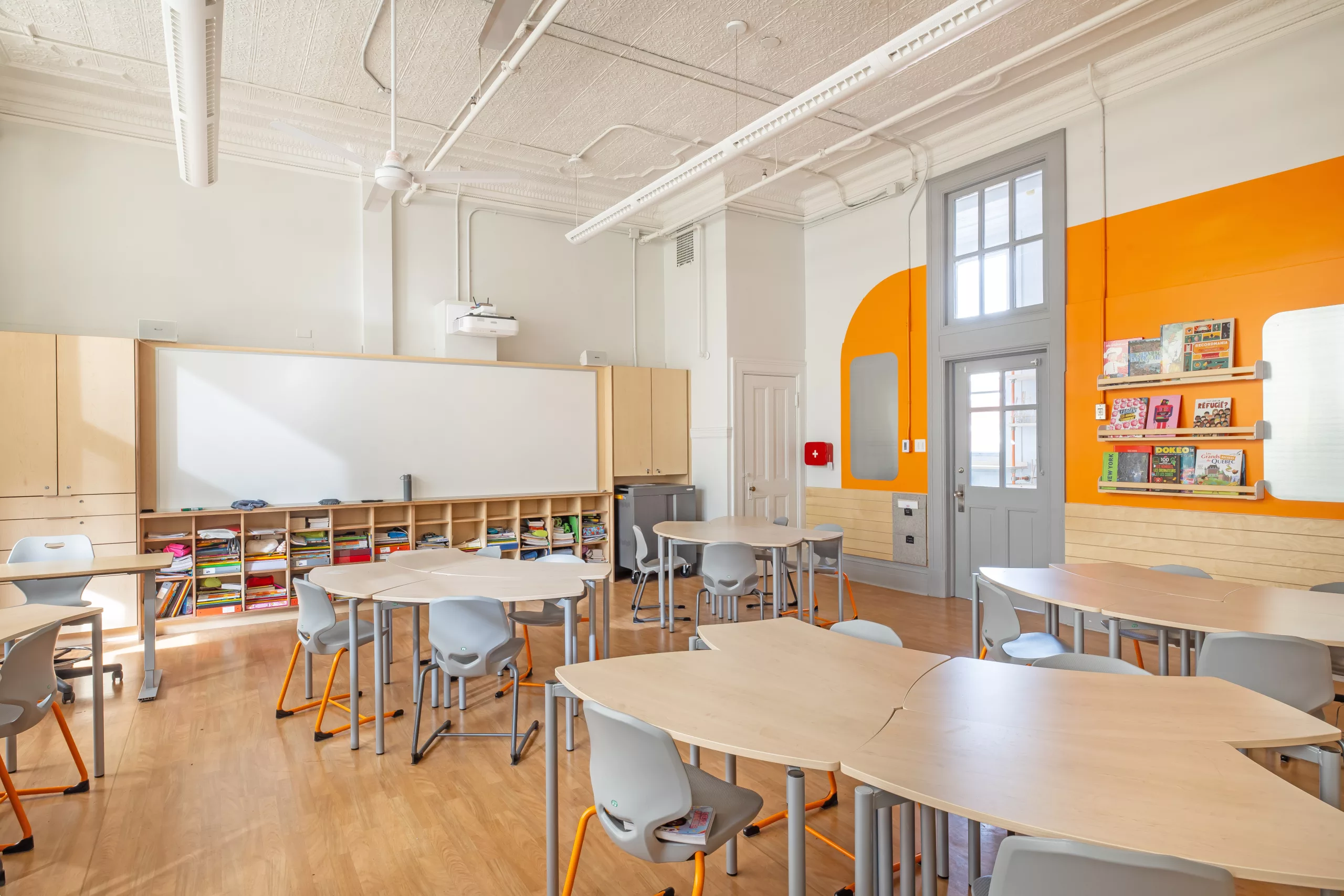Une vue générale d'une des salles de classe à l'étage du Collège Sainte-Anne Buissonnière.