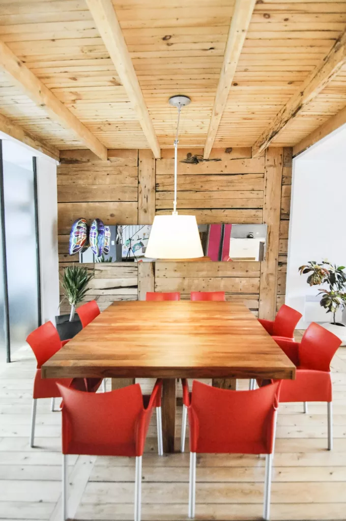 L'espace salle à diner du duplex Saint-Vallier.