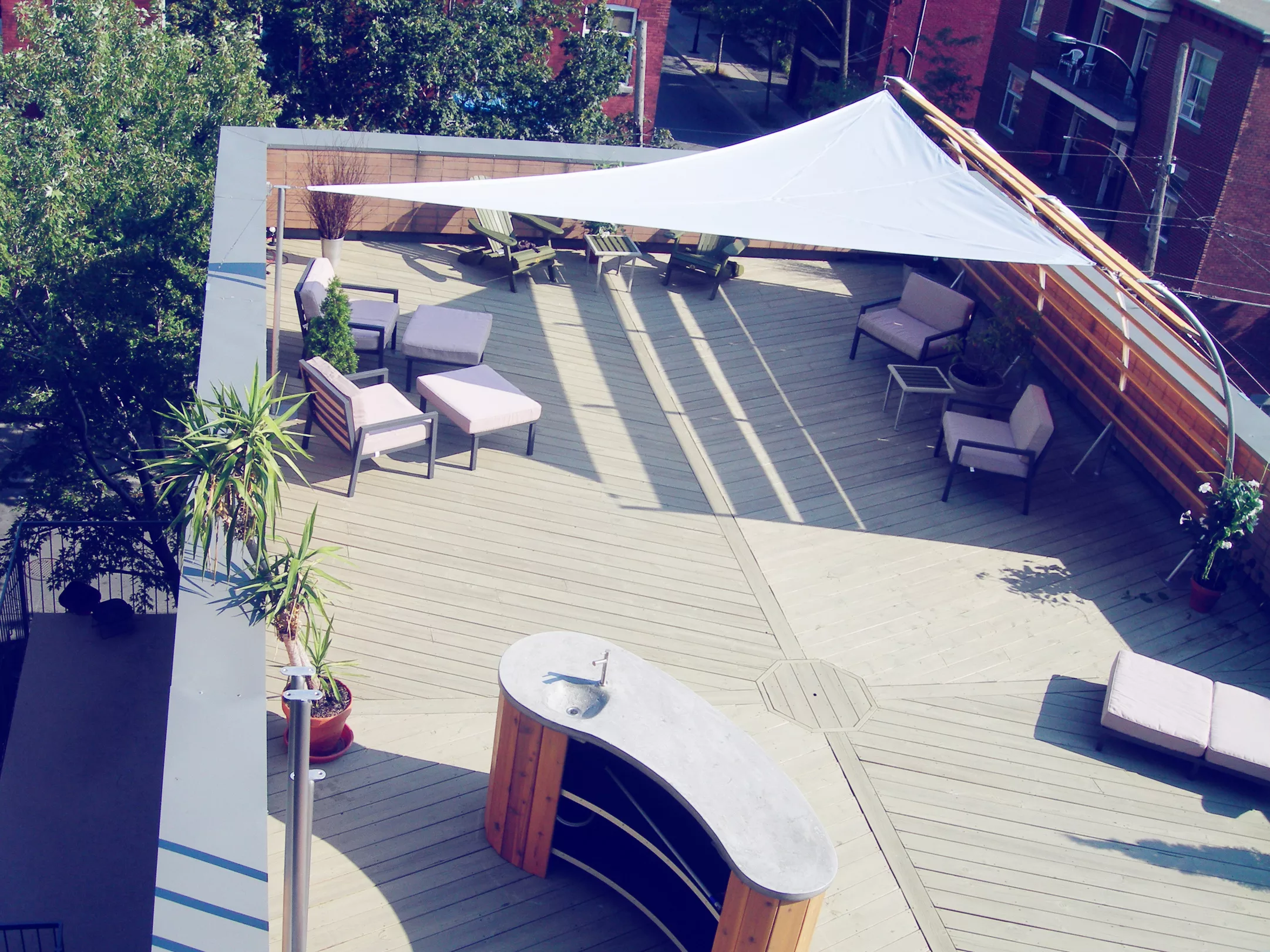 L'aménagement de la terrasse du Geroge vue de haut.