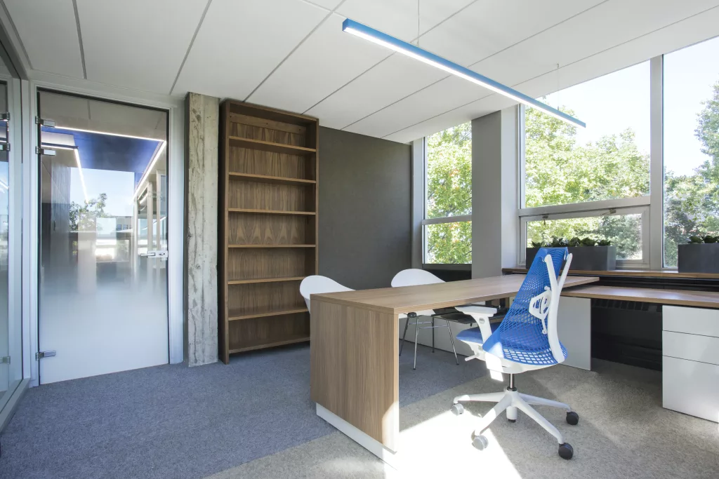 L'intérieur de l'un des bureaux du bureau des assurances de la FEEP.