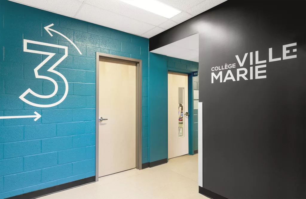 Les murs du collège Ville-Marie sont maintenant plus colorés.