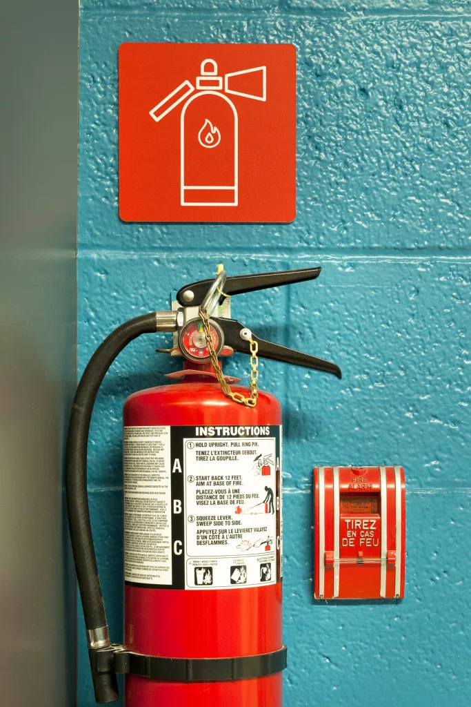 L'équipement d'incendie est clairement identifié à l'aide d'un pictogramme.
