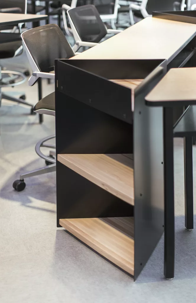 Du mobilier modulable d'une salle de formation 
Cadre 21 de la FEEP.