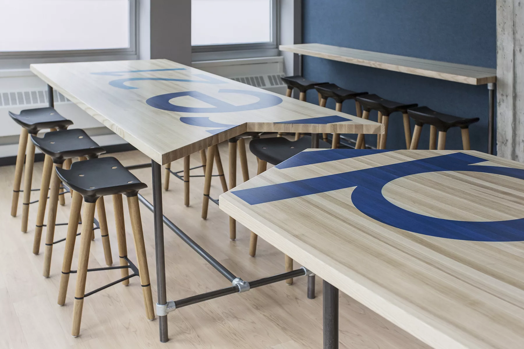 Un table modulable d'un salle de formation Cadre 21 de la FEEP.