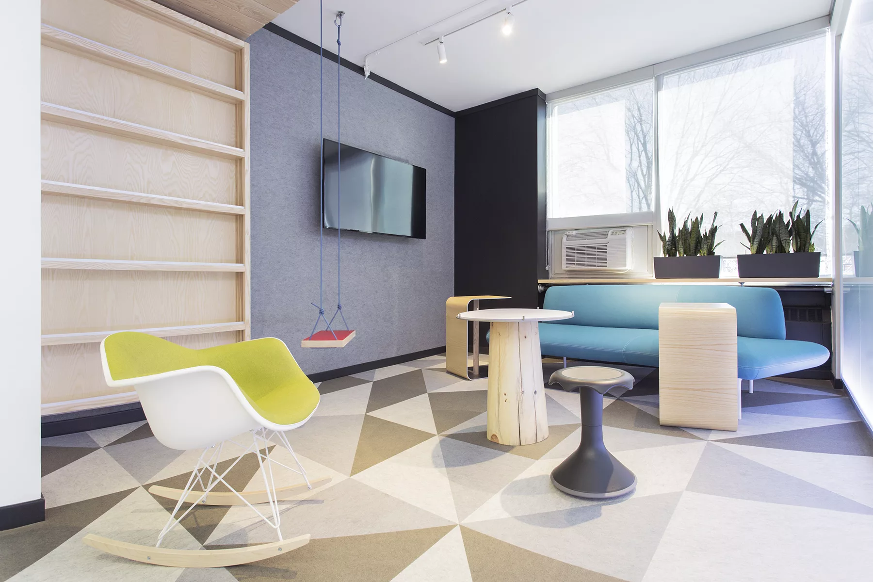 UNe balancoire est suspendue dans l'une des salles de formation
Cadre 21 de la FEEP.