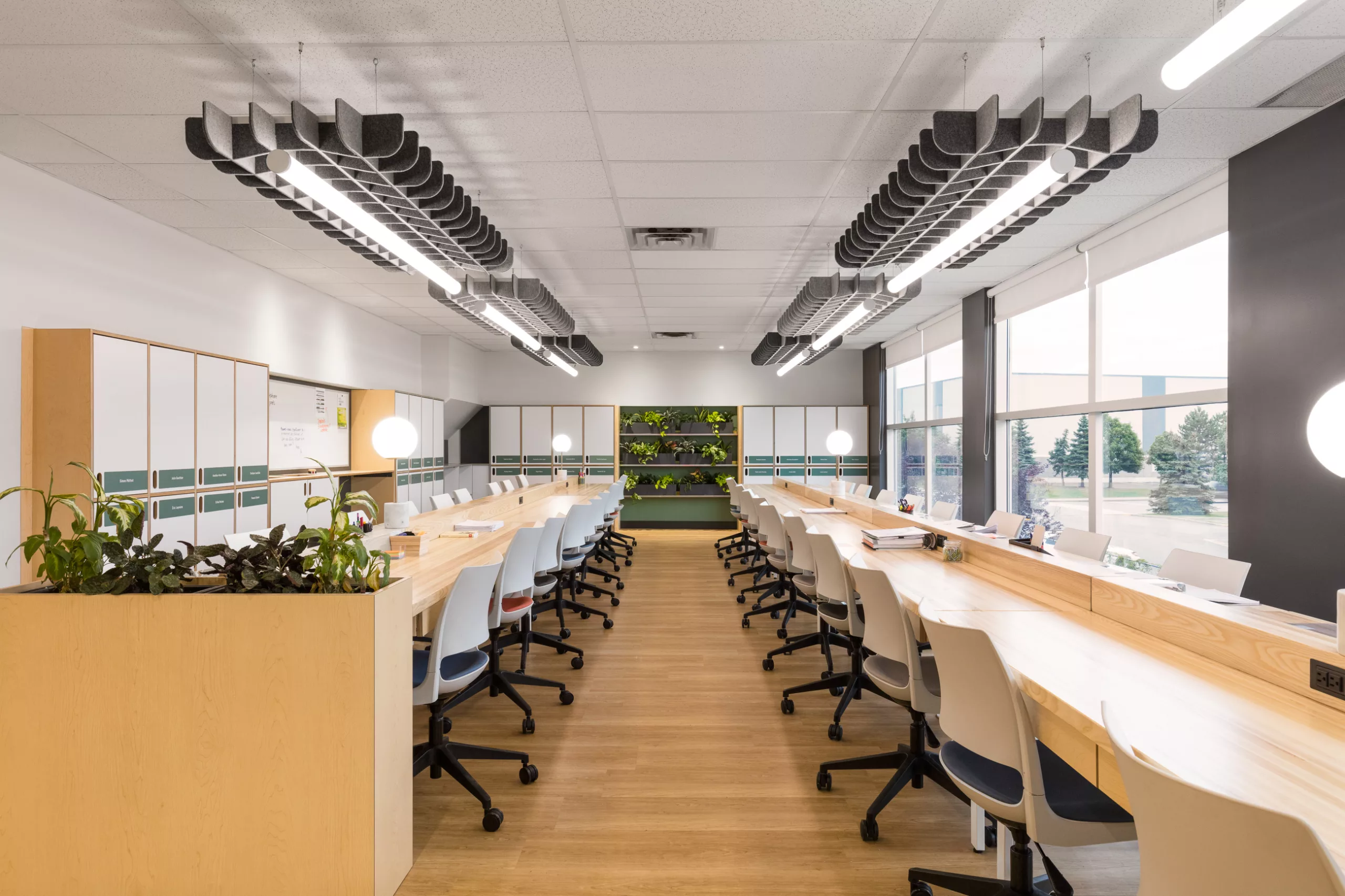L'administration comprend un espace de cotravail ou tous les enseignats peuvent s'installer pour travailler.