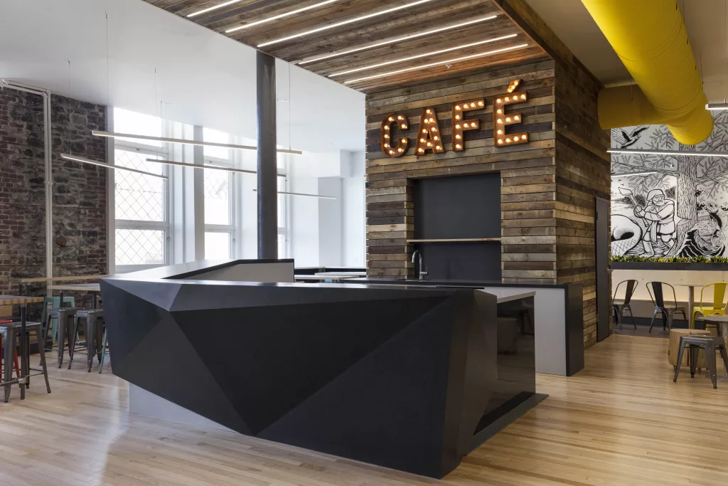 Comptoir du café étudiant dans le quartier général du collège sainte-anne.
