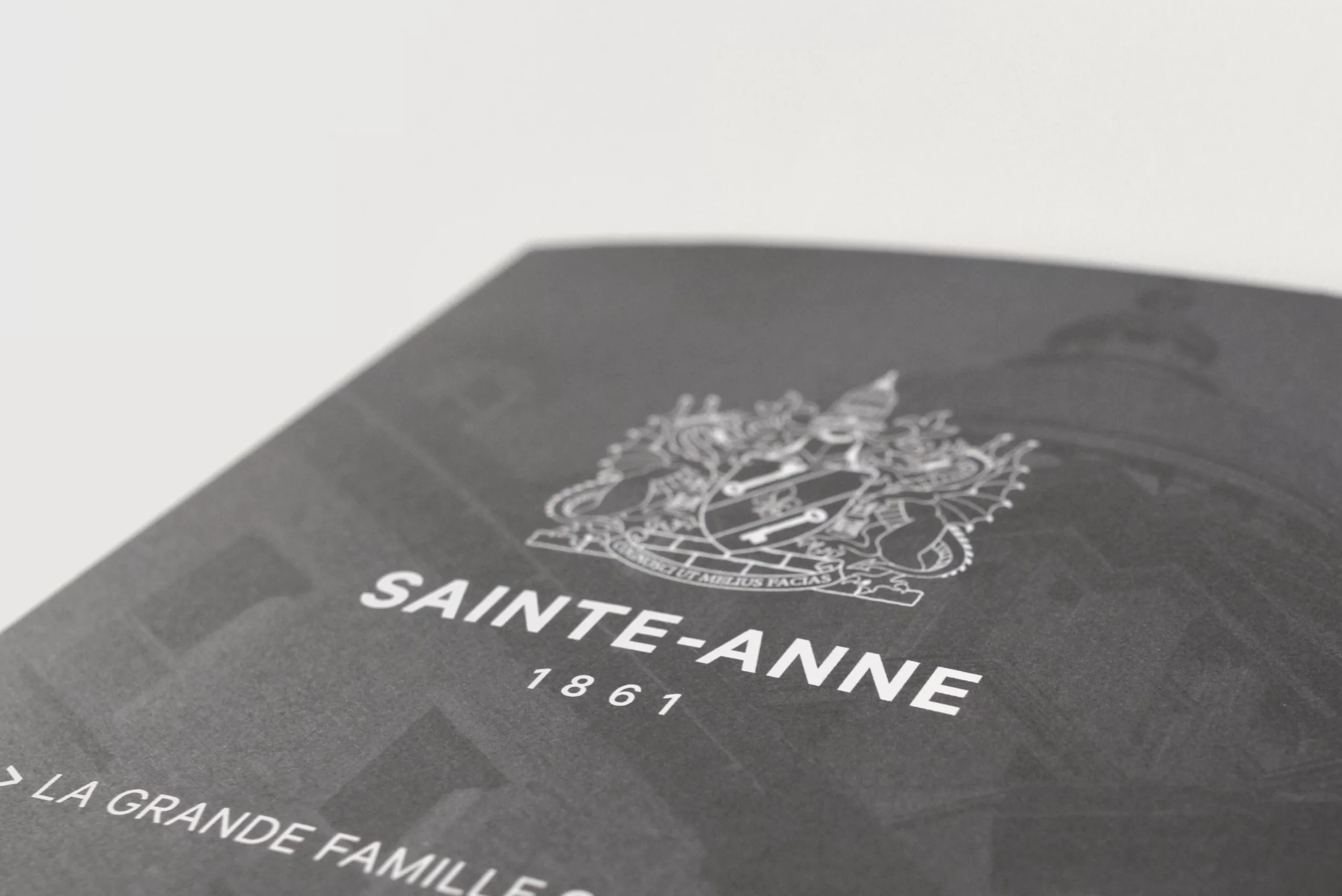 Page couverture d'un dépliant d'information du collège Sainte-Anne.