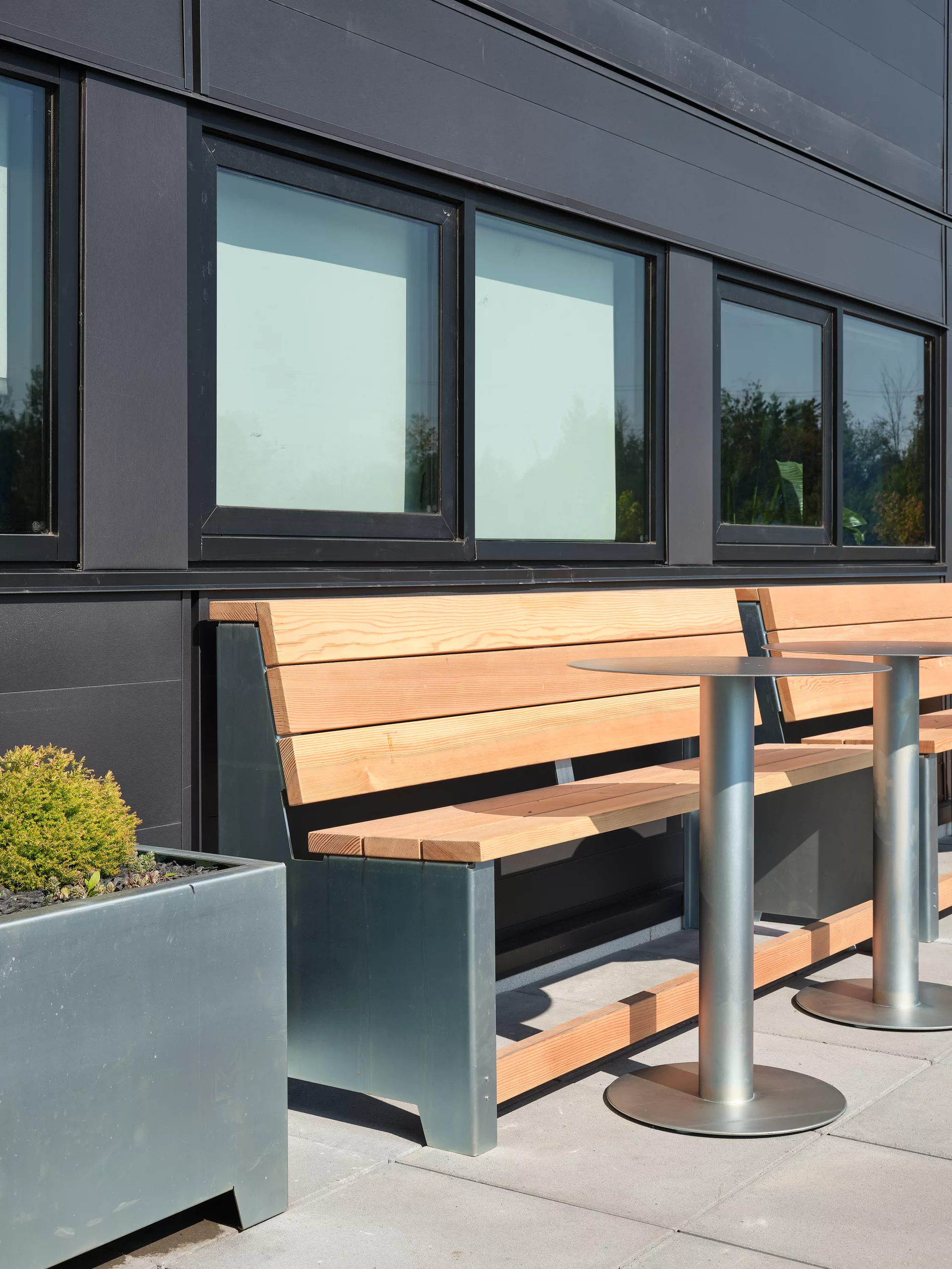 Vue en situation du banc PIGEON, conçu et fabriqué par Taktik Design.