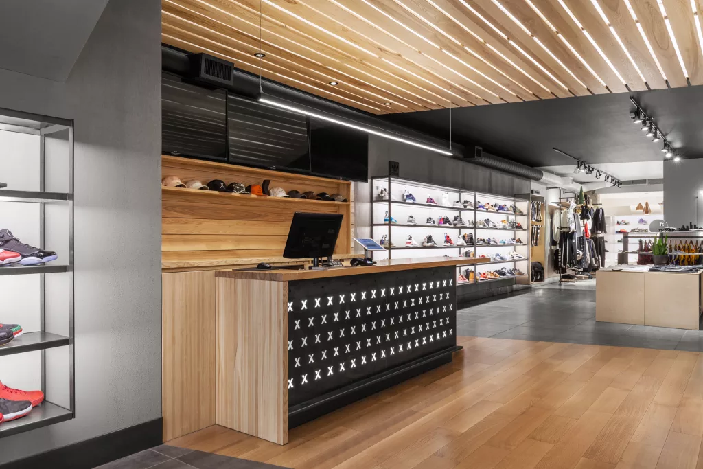 Le comptoir-caisse de la boutique Exclucity de Toronto.