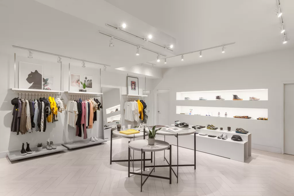 Un vue d'ensemble sur la section des produits de la boutique Status.
