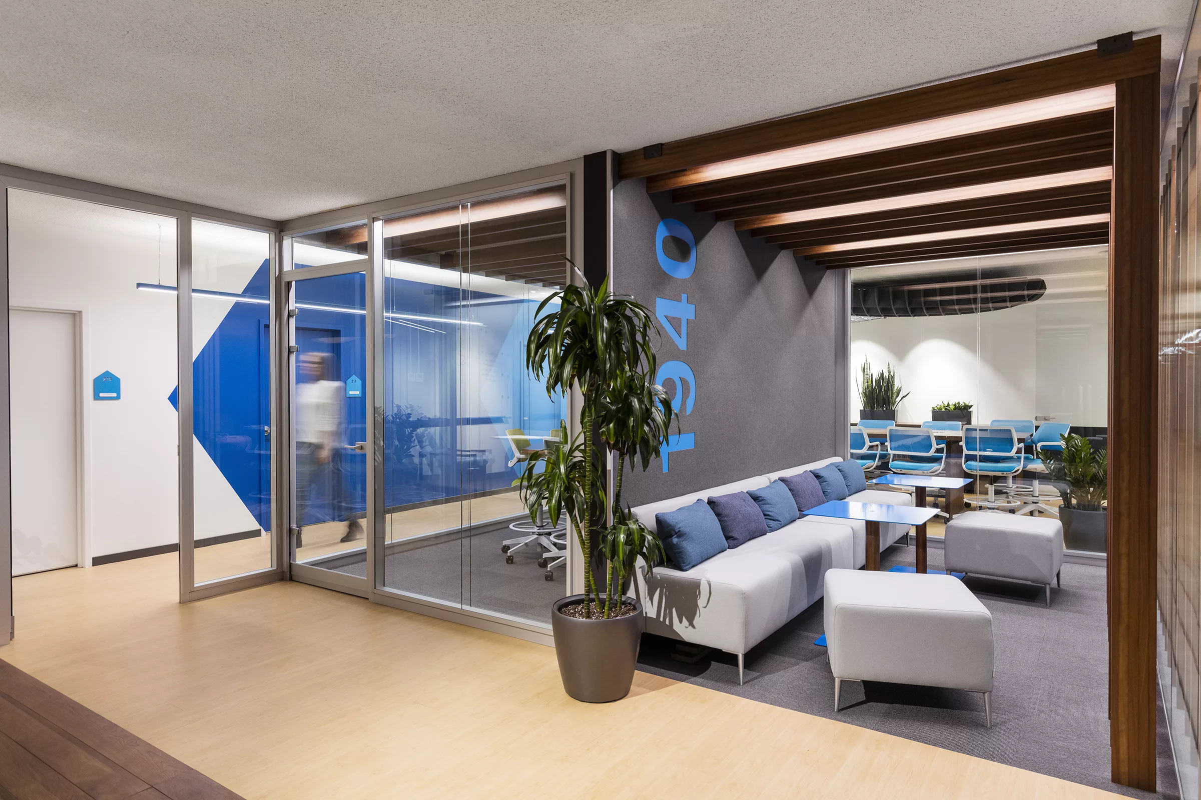 Un salon à l'intérieur de l'édifice à bureaux de la FEEP.