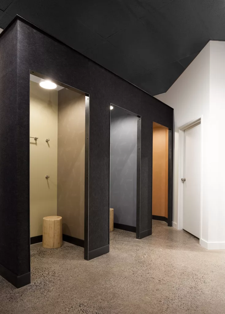 Salles d'essages dans la boutique.