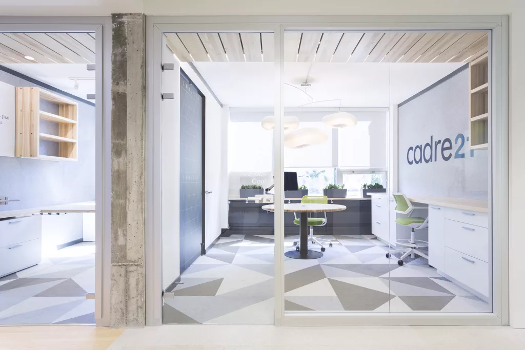 Un bureau dans  le centre de formation 
Cadre 21 du FEEP.
