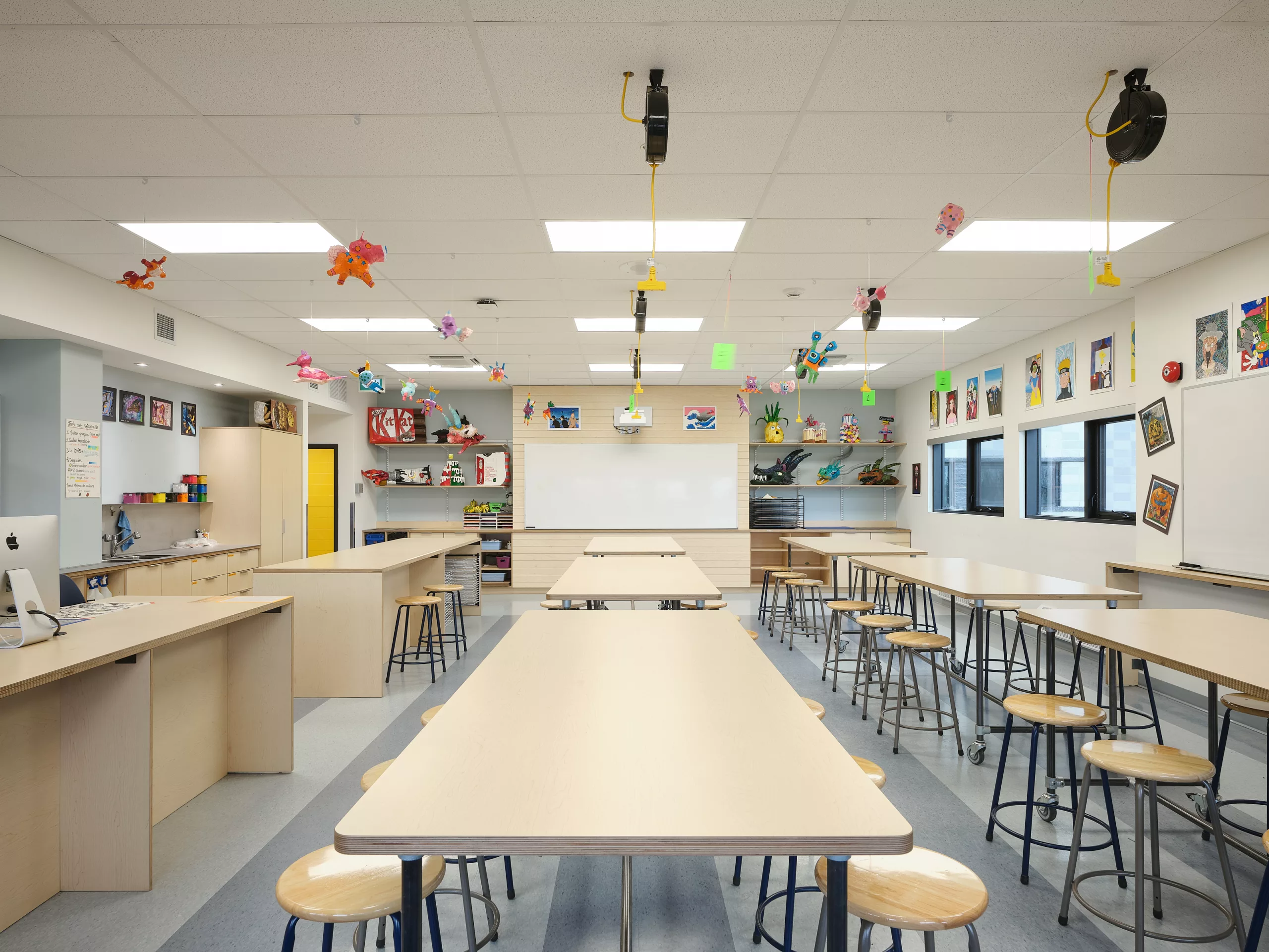 Vue de la salle arts et techno du pavillon sportif de l'Externat Sacré-Coeur.
