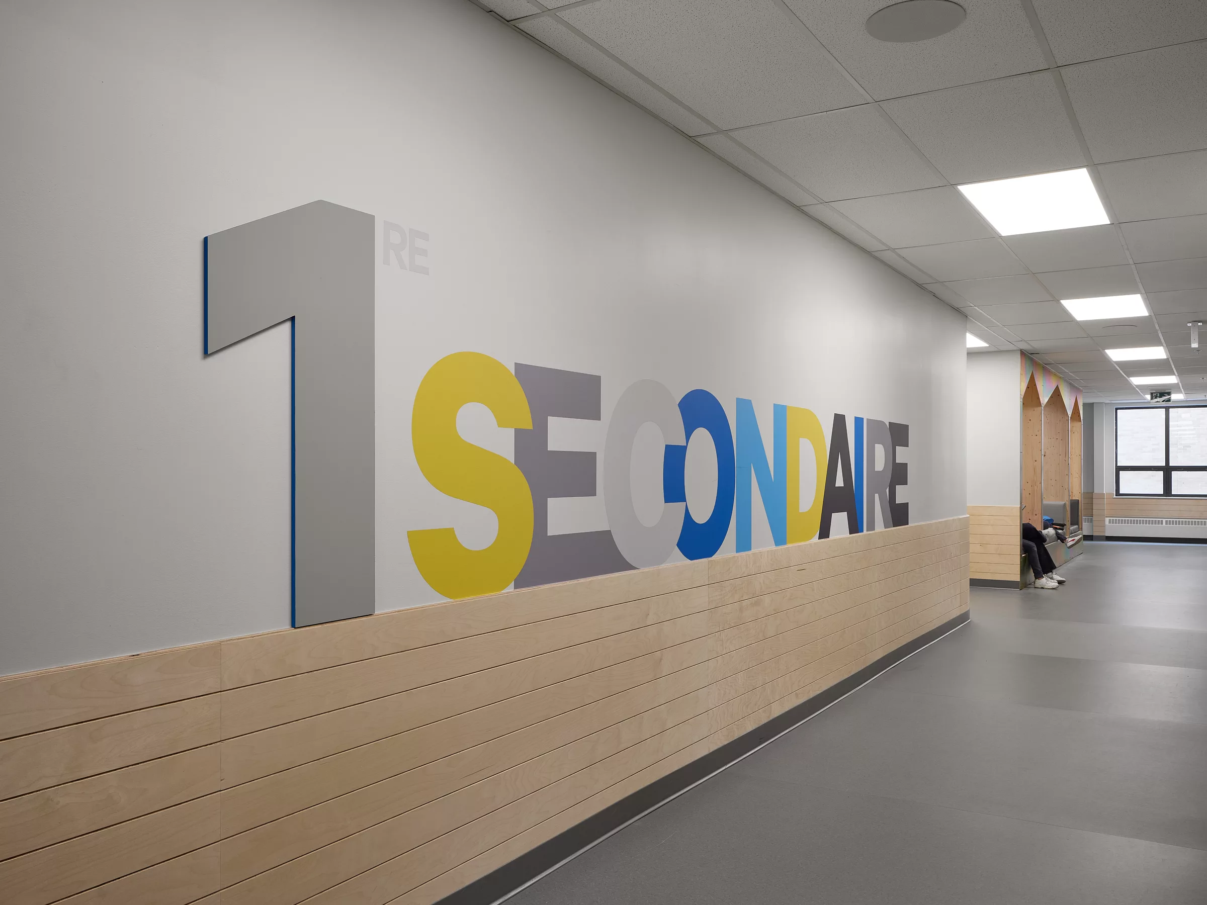 Vue d'une intervention murale "1re Secondaire" au Collège Sainte-Anne, Pavillon Marie Esther.