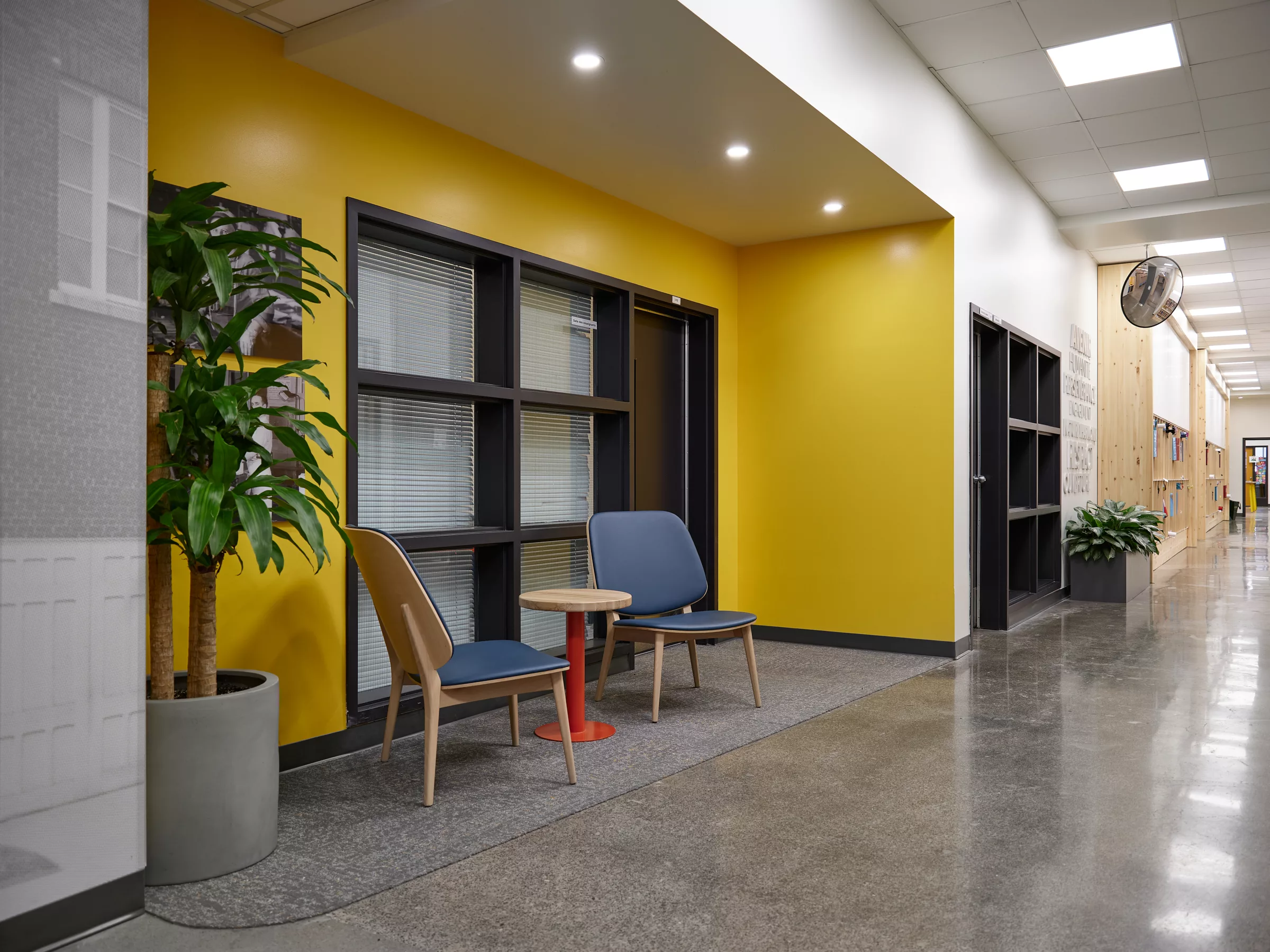 Alcôve dans le couloir du Collège Jean de la Mennais.